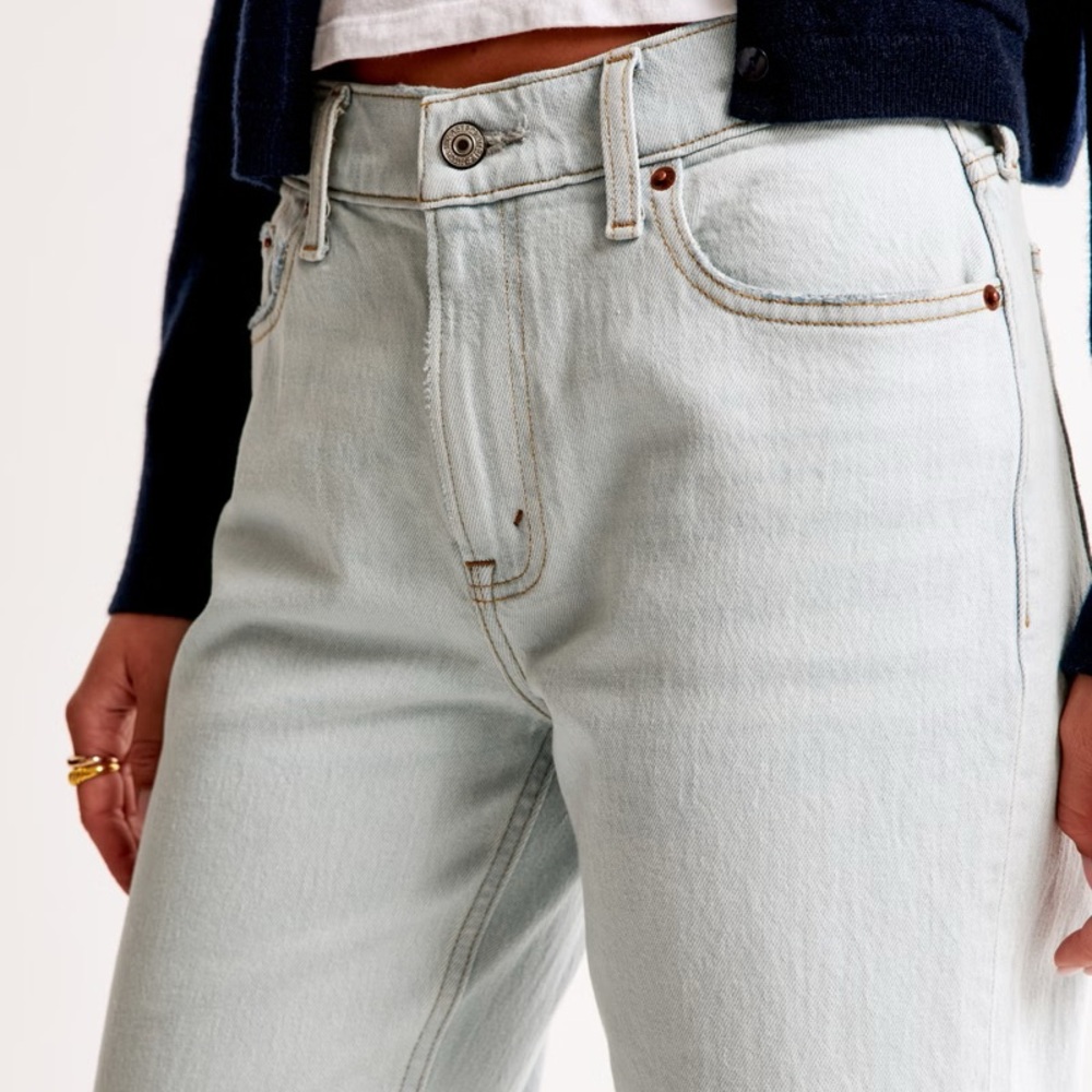 🤍🩵Abercrombie & Fitch Low Rise Baggy Jean🩵🤍 - Picture 3 of 11